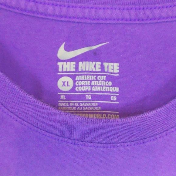 👕host Pick !!  👖Nike Tee - Picture 2 of 3